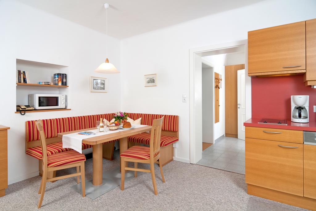 Aparthotel Schützenhof Sattendorf Zimmer foto