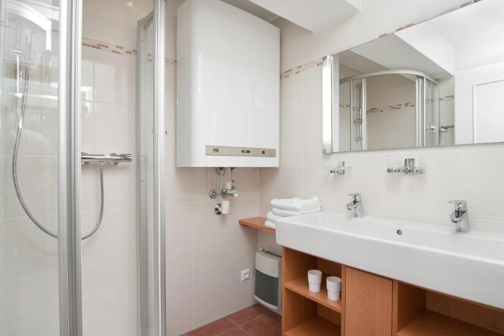 Aparthotel Schützenhof Sattendorf Zimmer foto
